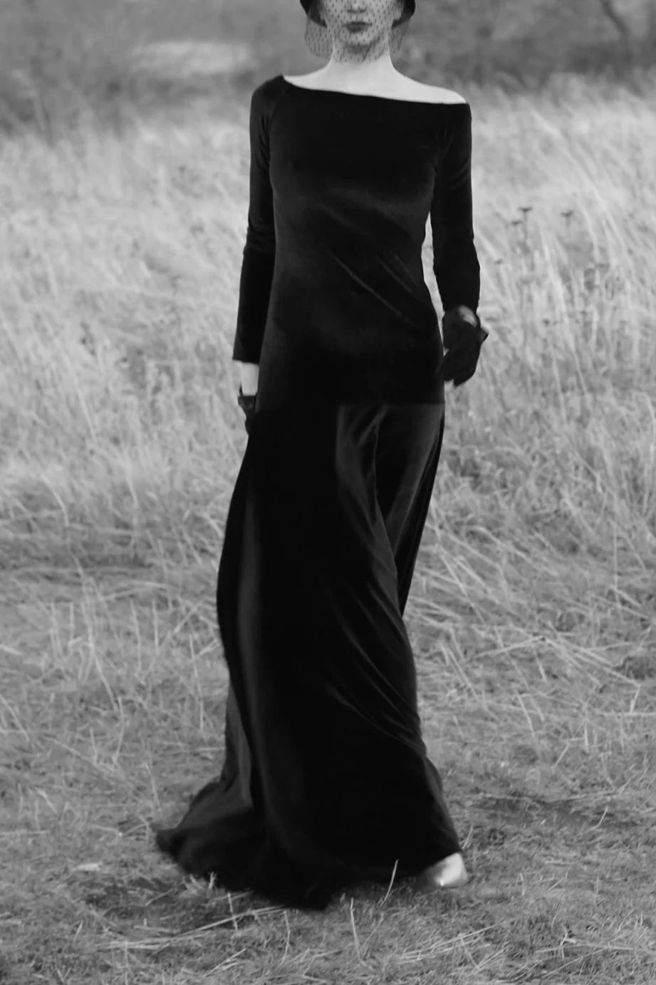 Vestido de terciopelo negro, vestido de novia, vestido formal, vestido de terciopelo, vestido largo, vestido con hombros descubiertos, vestido de noche de invierno